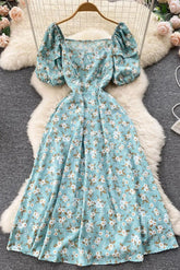 Schlankes, langes Kleid mit Rüschen, Puffärmeln, Schnürung und Blumendruck